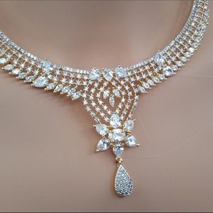 NWT Cubic Zirconia Flower Necklace Set